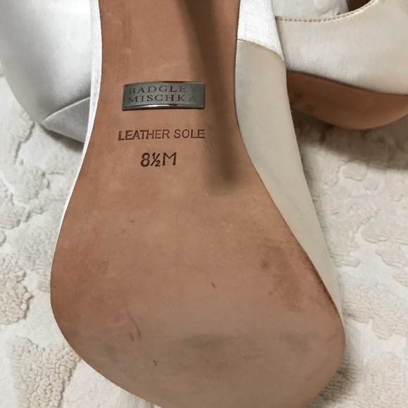 Sold***^Madgley Mischka Pumps ⚜ - Picture 7 of 8